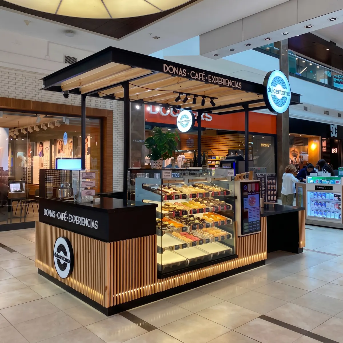 Tienda OESTE en Mall Plaza Oeste